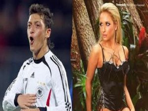Mesut Özil... BAŞARISIZLIĞININ FATURASI, ŞARKICI SEVGİLİSİNE KESİLDİ! -FOTO GALERİ-