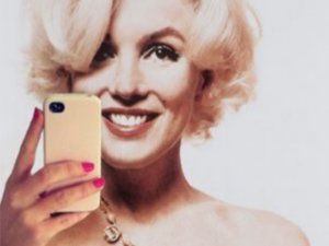 `Selfie`... OXFORD, DÜNYADA ÇIĞ GİBİ BÜYÜYEN BU KELİMEYİ, YILIN SÖZCÜĞÜ İLAN ETTİ!