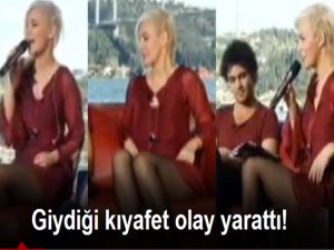 Ömür Gedik... "ŞEFFAF ODA" DA KIYAFETİYLE DE, SESİYLE DE "ŞEFFAF" OLDU!...