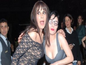 AYŞEGÜL ALDİNÇ SÖYLEDİ, VASFİYE TEYZE OYNADI!...