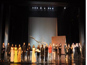 Yuvaya Dönmek... MUHSİN ERTUĞRUL SAHNESİNDE MUHTEŞEM BİR GALA İLE PERDE DEDİLER!