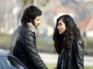 "Kara Para Aşk"... ELİF ELMASLARIN PEŞİNDE