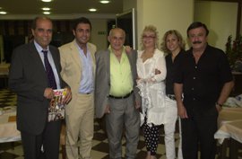 AÇILIŞA ÜNLÜ YAĞDI...