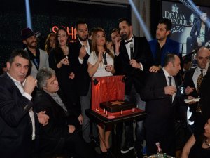 Devran İskender... YENİ ALBÜMÜ İLE MÜZİK PİYASASINA "İMZA" SINI ATTI!