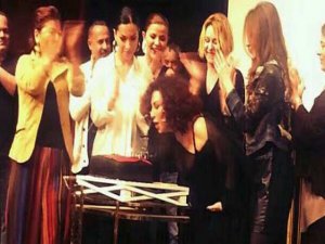 Nilgün Belgün... DOĞUM GÜNÜNÜ SAHNEDE KUTLADI!