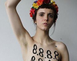 Femen... TÜRKİYE`DEKİ TWİTTER YASAĞI İÇİN SOYUNDU!