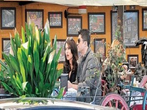 Özcan Deniz... ESMER BİR GÜZELLE, YENİ BİR AŞKA MERHABA!