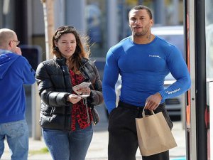 Kelly Brook.. SAĞ GÖSTERİP SOL VURDU!... "AYRILDIM" DEDİĞİ SEVGİLİYSE NİŞANLANDI...