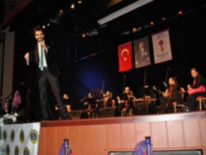 Adnan Koç... MUHTEŞEM YÜZYIL`IN BEHRAM AĞASI, ŞARKILARIYLA DA GÖZ DOLDURDU!