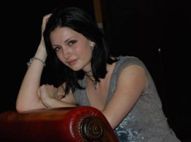 Yasemin Allen... MASUM GÖRÜNÜMLÜ ASİ VE SEKSİ KIZ!..