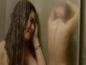 Tuba Büyüküstün... DUŞ SAHNESİ, SOSYAL MEDYAYA DAMGA VURDU!