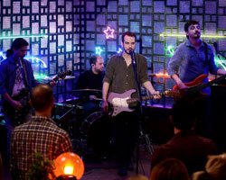 MOR VE ÖTESİ YALAN CAFE`DE!