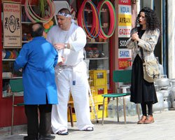 Doksanlar... EMİN KARATE YAPARSA!