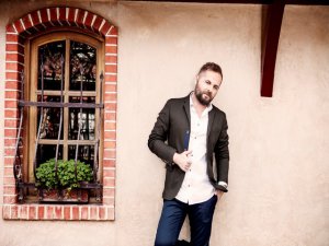 Zeki Güner... "HİKAYE" Sİ İLE  TÜM DİJİTAL PLATFORMLARDA!...