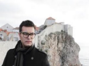 Deniz Pazarcıoğlu..."İKSİR"!... İLK ALBÜMÜYLE FARK YARATIYOR...