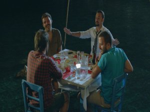 Arkadaşlar Arasında.....EĞLENCELİ FİLMİN DVD`Sİ RAFLARDA!