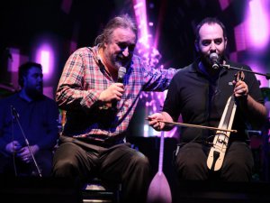 Volkan Konak...  "SİYASETİ VE SİYASETÇİLERİ SEVMİYORUM!"