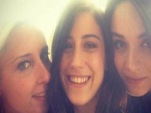 Hazal Kaya... O DA MODAYA UYDU VE BİR SELFİE`DE ONDAN GELDİ!...
