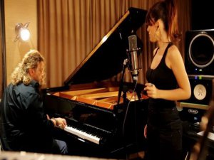 Elif Turan.... ``CAN KENARI`` ŞARKISINI KLİPLENDİR Dİ`