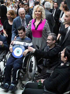 Emel Sayın.....`MAVİŞ GÜZEL`ADINA TÜRKİYE`DE VE DÜNYA`DA YAPILAN EN BÜYÜK FOTOĞRAF SERGİSİ!