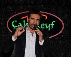 Adnan Koç...GENÇLERE SANAT MÜZİĞİNİ SEVDİRİYOR!