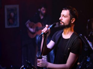 Mehmet Erdem... "HİÇ KONUŞMADAN", "GİBİ GİBİ" YE KLİP ÇEKTİ!...