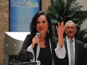 Türkan Şoray... SULTAN, BATMAN`DA HAYRANLARIYLA BULUŞTU!...