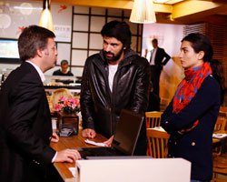 Kara Para Aşk... NEFES NEFESE TAKİP!