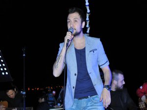 Gökhan San... İLK ALBÜMÜ `MAKYAJ` IN LANSMANINDA, SINIFI GEÇTİ!...