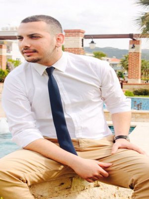 Berk Halaç.... `TİYATRO` İLE MÜZİK MARKETLERDE YERİNİ ALDI!