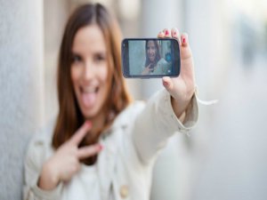 TÜRK DİL KURUMU, `SELFİE` YE TÜRKÇE KARŞILIK ARIYOR!...PEKİ ÖNERİLER NELER?...