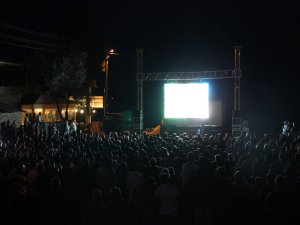 ÇÖKERTME KÖYÜ`NDE BİR İLK! `MANDIRA FİLOZOFU` İÇİN AÇIK HAVA SİNEMASI!