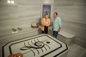 Mustafa Keser... SAHNE YORGUNLUĞUNU `SOL ANAHTARLI GÖBEKTAŞI`NDA ATIYOR!