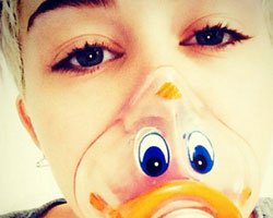 Miley Cyrus... TABURCU OLDU!