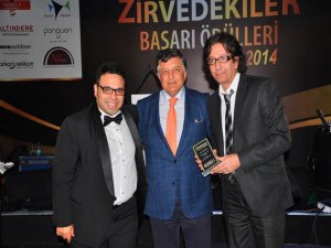`Zirvedekiler 2014-Yılın Enleri`...  NEJAT UYGUR`A TİYATRO VEFA ÖDÜLÜ!...