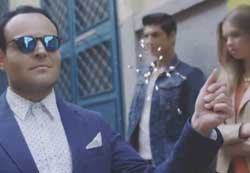 Kerem Bayar... PARMAK ŞIKLATTI, AŞK KIVILCIMLARINI ÇAKTI!