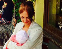 Meryem Uzerli... ANNELİĞİN TADINI ÇIKARIYOR!