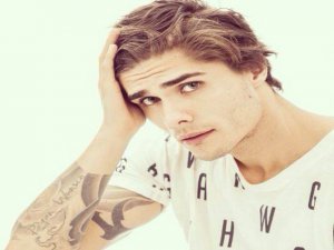 Best Model / Barış Murat Yağcı... `ARAMIZDA KALSIN` DİZİSİ İLE BU AKŞAM EKRANLARDA!...