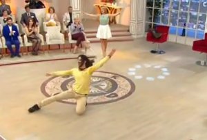 Esra Erol`la ... DAMAT ADAYINDAN MÜTHİŞ DANS ŞOV!