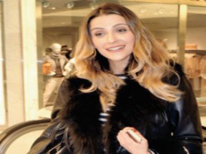 Özge Ulusoy... "AJDA PEKKAN`IN KÜRK İLE İLGİLİ DÜŞÜNCESİ BENİ İLGİLENDİRMEZ"!...