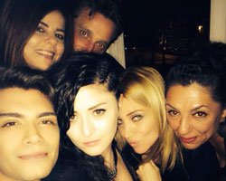 Buket Dereoğlu... SETTE DOĞUM GÜNÜ BAK-ÇEK`İ!