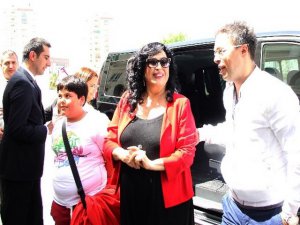 Türkan Şoray... SULTAN`A YILIN ANNESİ ÖDÜLÜ!