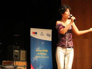 Aydilge... ATATÜRK ÜNİVERSİTESİ KÜLTÜR MERKEZİ`NDE ANLAMLI KONSER!..