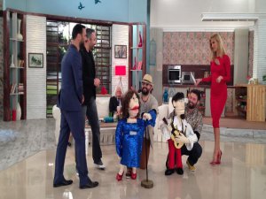 Alişan - Çağla Şikel..  `KUKLA TİPLER`DEN `TAVUKLARI PİŞİRMİŞEM`!