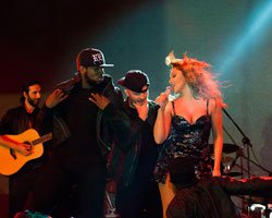 Hadise... HAYDAR ALİYEV`E ÖZEL ŞARKI!