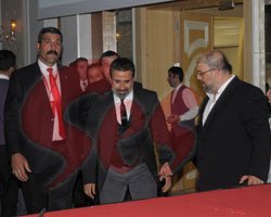 Emrah... YAPIMCISINA BÜYÜK VEFASIZLIK!