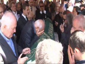 Ali Şen... TORUNUNU GÖZYAŞLARIYLA SON YOLCULUĞUNA UĞURLADI !..