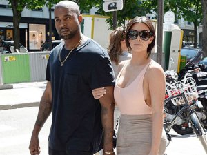 Kim Kardashian... DÜĞÜN ARİFESİNDE GÜĞÜS ŞOV!