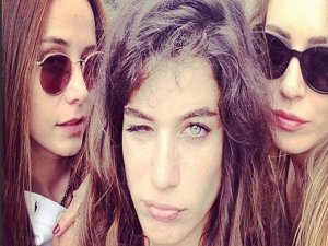 Berrak Tüzünataç-Sinem Kobal-Burçin Terzioğlu... ÜÇ SİLAHŞÖRLERDEN, ŞEYTANİ BULUŞ !..