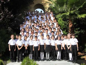 Nazım Hikmet... ÖLÜMÜNÜN 51 YILINDA `DARÜŞŞAFAKA YARARINA` KONSER!